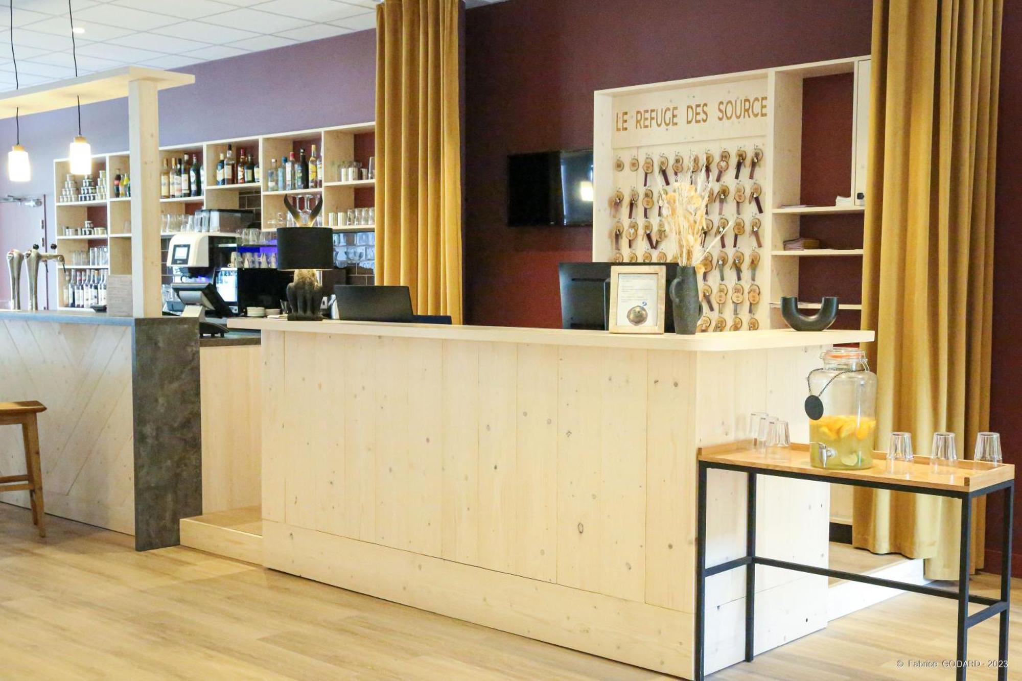 Hotel Le Refuge Des Sources Дин Ле Бен Екстериор снимка