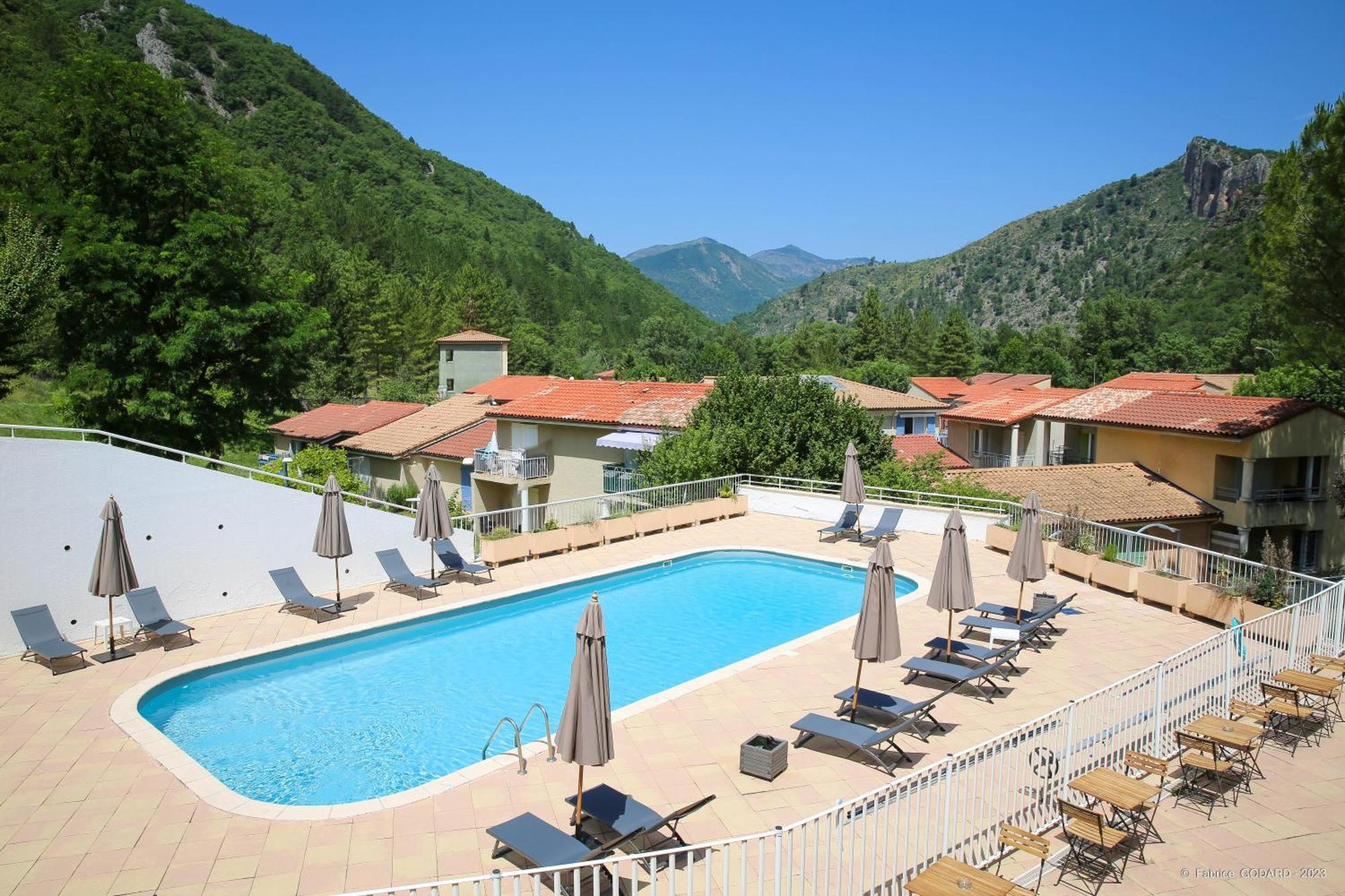 Hotel Le Refuge Des Sources Дин Ле Бен Екстериор снимка